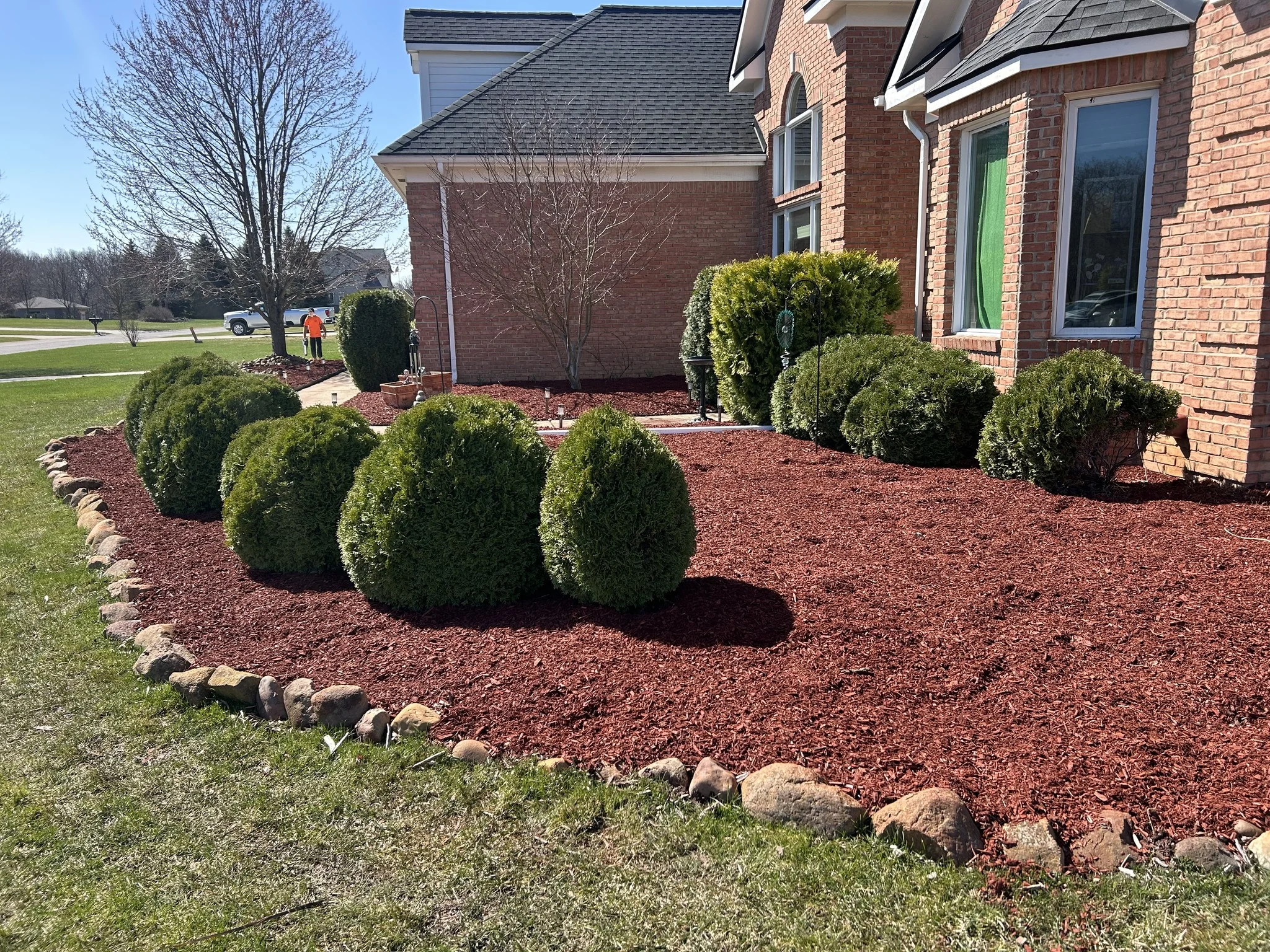 Neatly trimmed landscaping in Milford, MI